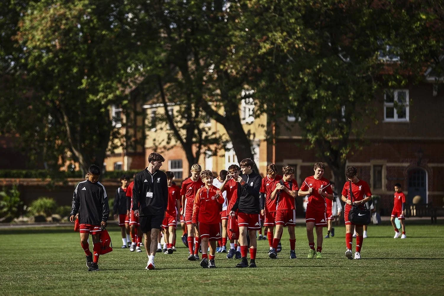 Equipación oficial del Liverpool FC en el campus